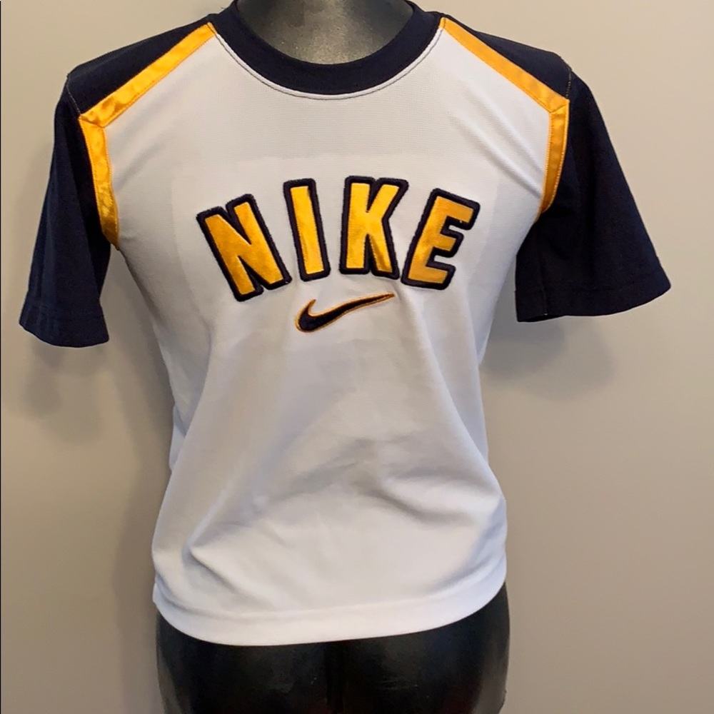 Vintage Boys Nike shirt size (7)